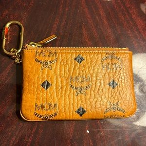 Nice size wallet with zip!